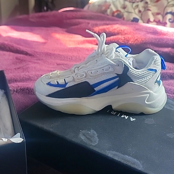 Boys sneakers